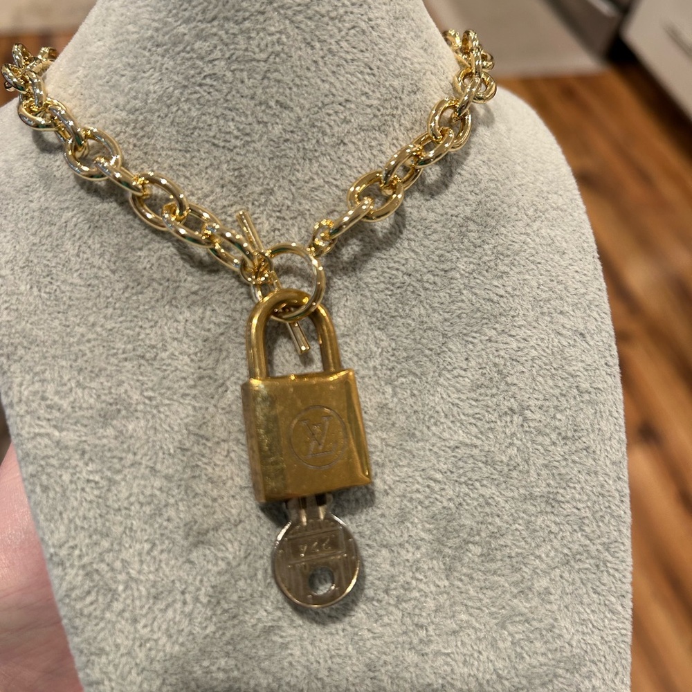 LV Lock And Key - Picture 2 of 6
